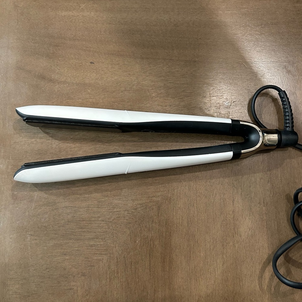 GHD Platinum+ 1-inch styler
